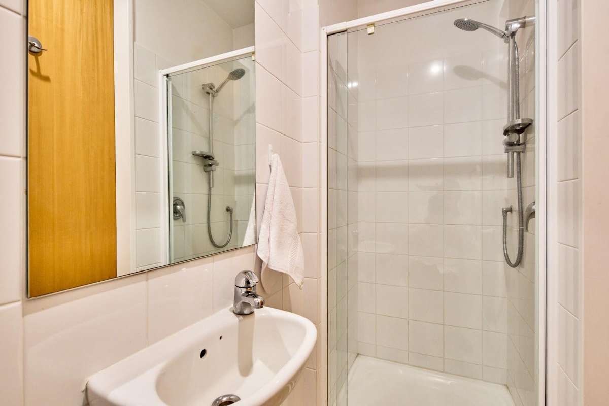 3/125 Thorndon Quay_3