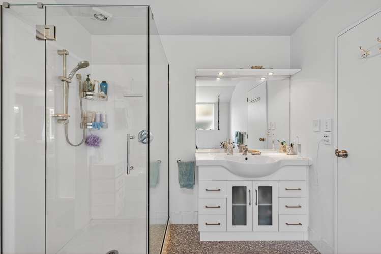 4 Windward Lane Bromley_18