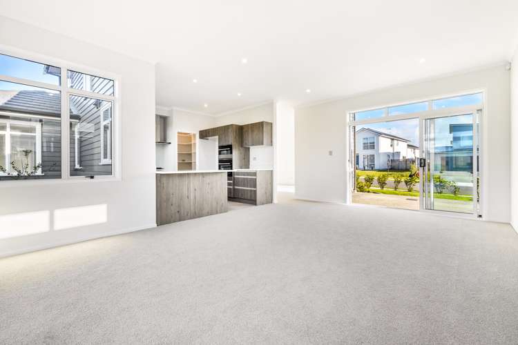 13 Couldrey Crescent Red Beach_11