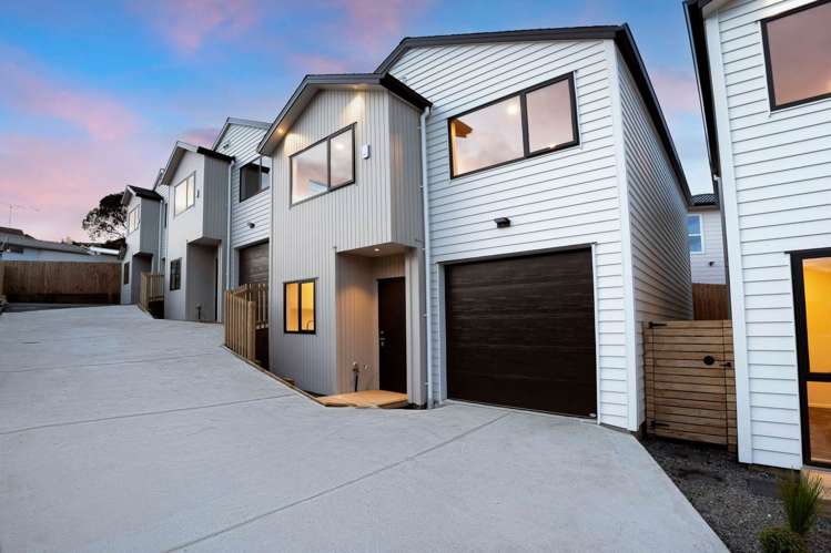 2/5 Topliss Drive_0