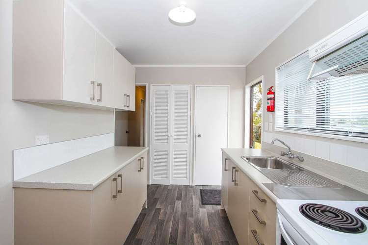 2/332 Whangaparaoa Road Stanmore Bay_5