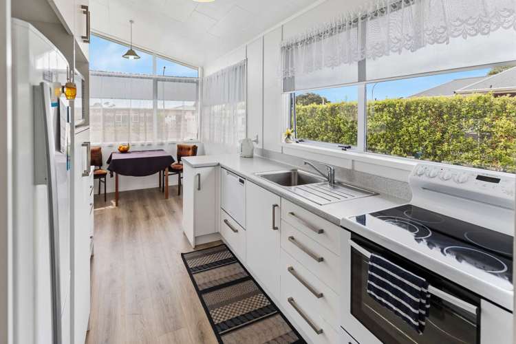 32 Clifton Drive Waitara_8