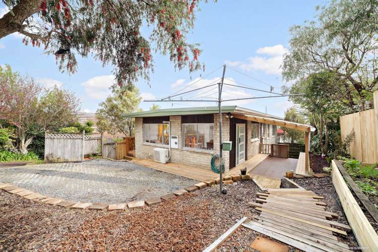 1/9 Lingham Crescent Torbay_14