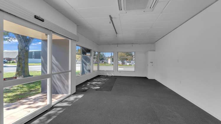 60 - 62 Treffers Road Wigram_2