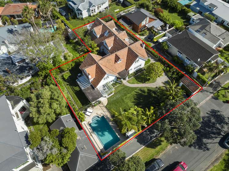 1 Ascot Avenue Narrow Neck_23