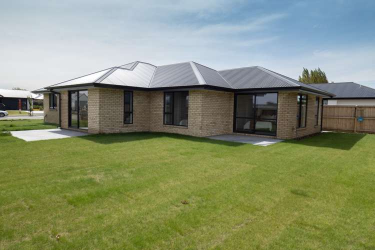 5 Strowan Avenue Elgin_15