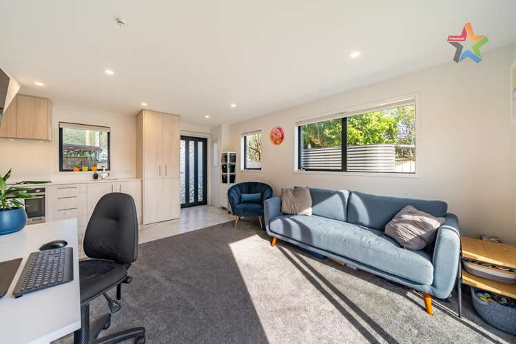 8/97 Whites Line East Waiwhetu_3