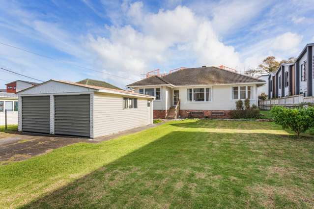 FIRST TIME ON MARKET – MUST SELL