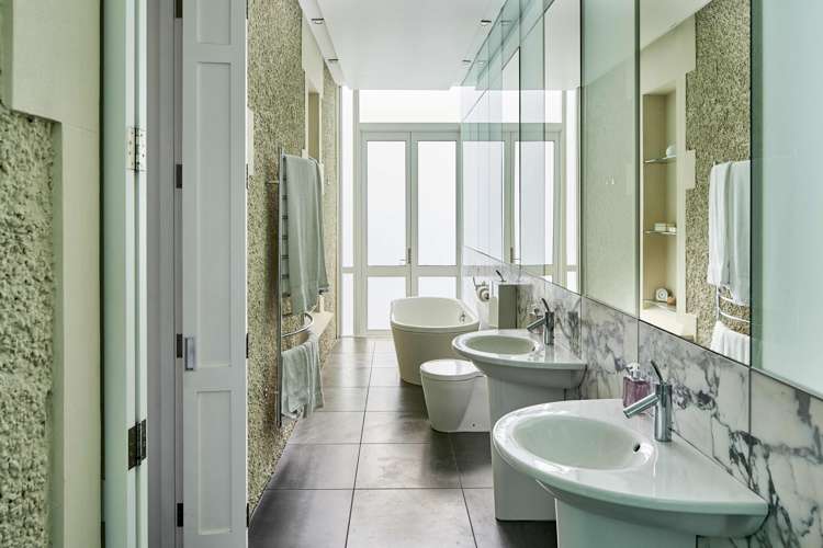 348 Oriental Parade Oriental Bay_11