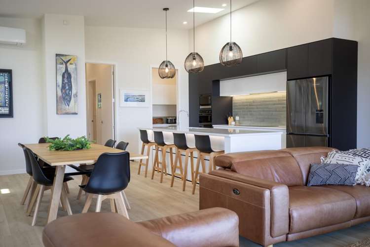 2a Marine Parade Raglan_5