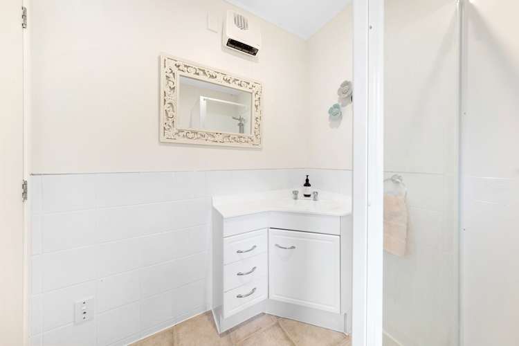 3b Laingrange Place Laingholm_11