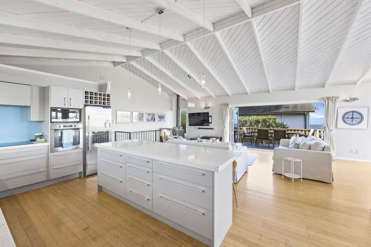 13 Colmar Road Mellons Bay_57
