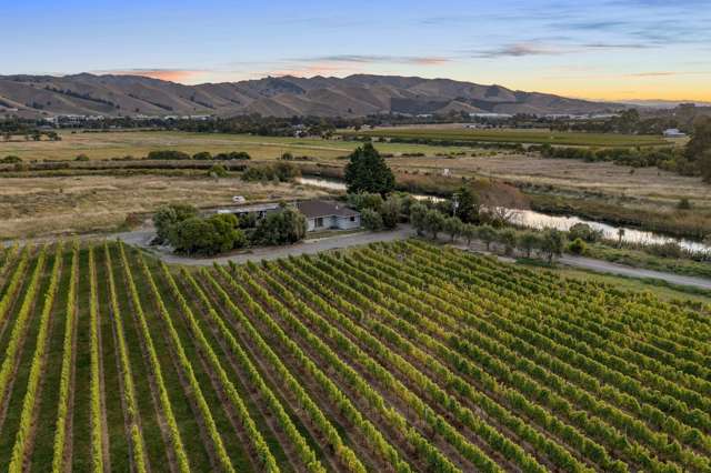 Size, Location and Beautiful Lifestyle Appeal!