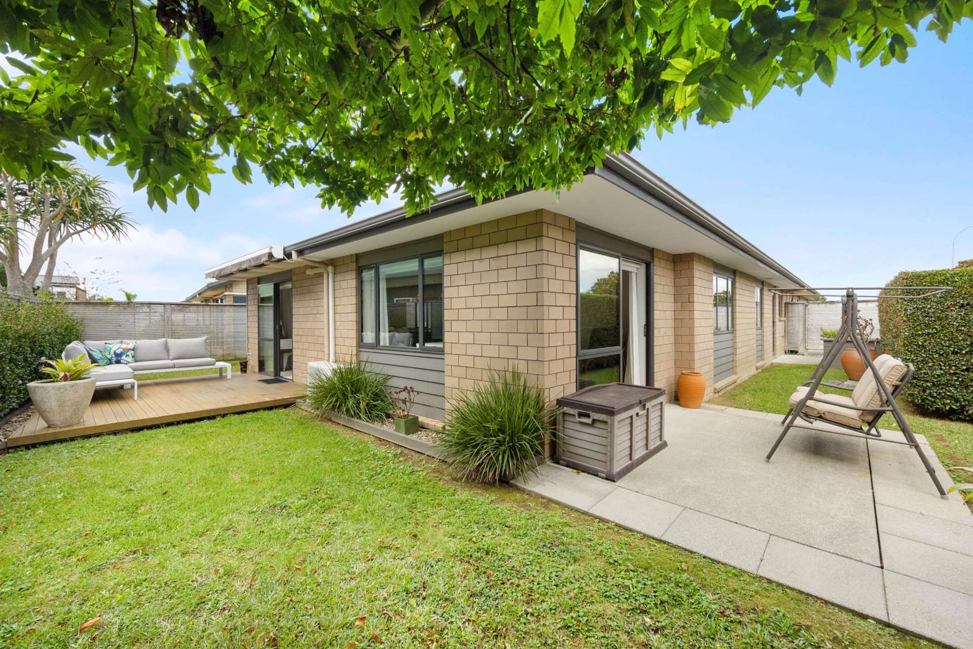 24 Royalle Mews Botany Downs_0