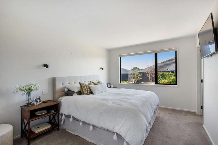 29 Honeyfield Drive Whalers Gate_15