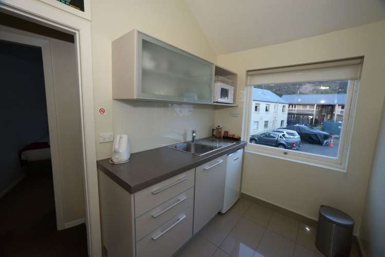 79f Beach Road Akaroa_9