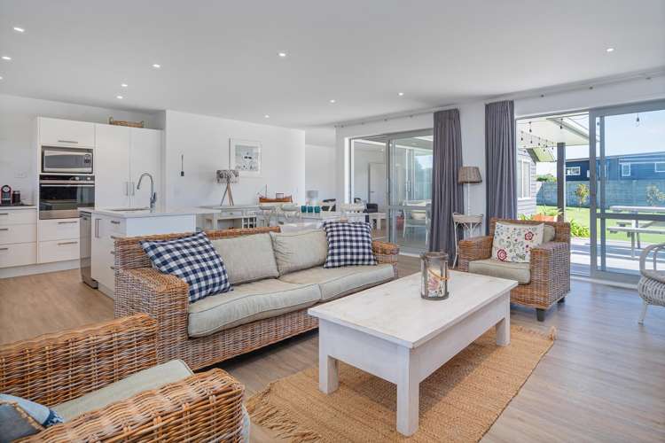 44 Longreach Drive Cooks Beach_14