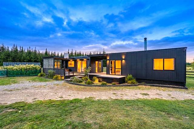 Privileged Coastal Lifestyle on 4 Hectares