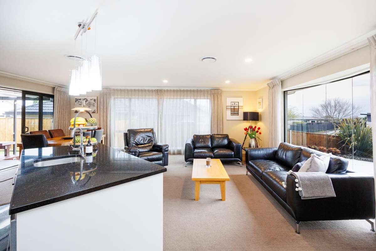 172 Pacific Drive_4
