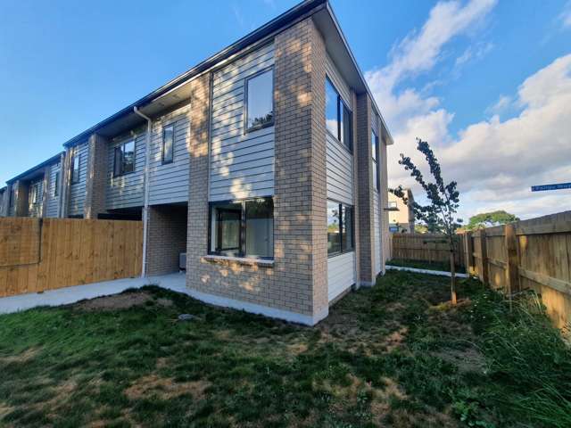 Stylish & Modern Three-Bedroom Townhouse