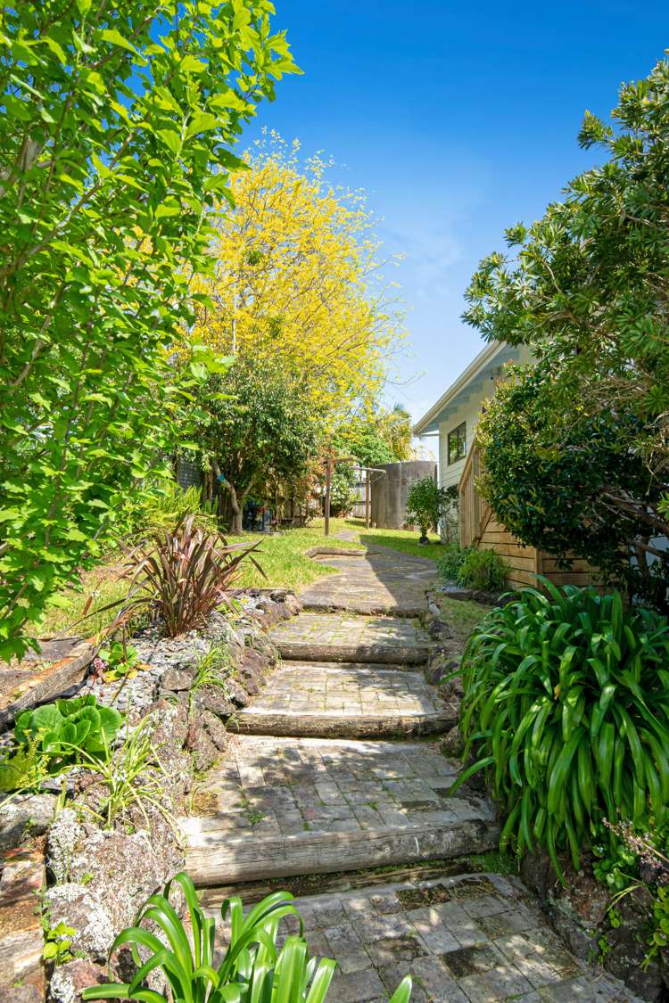 16 Dobell Road Stanmore Bay_3