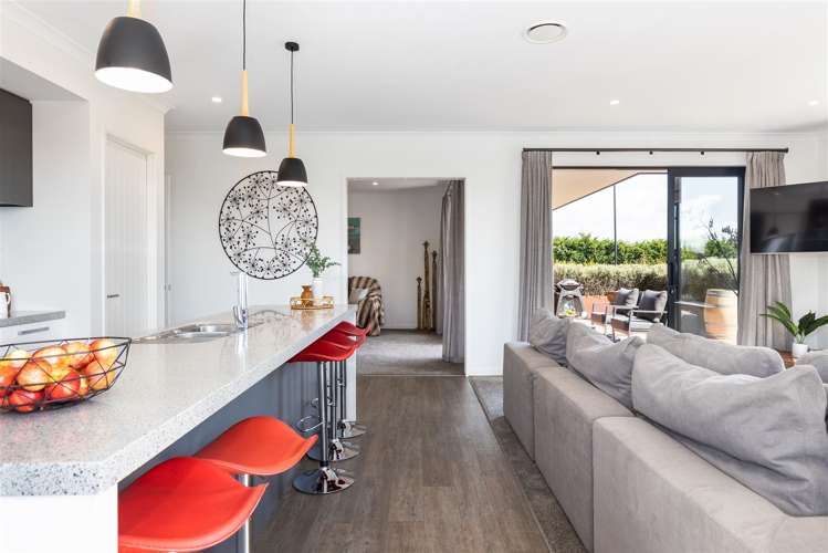 37 Birchwood Avenue Burleigh_17