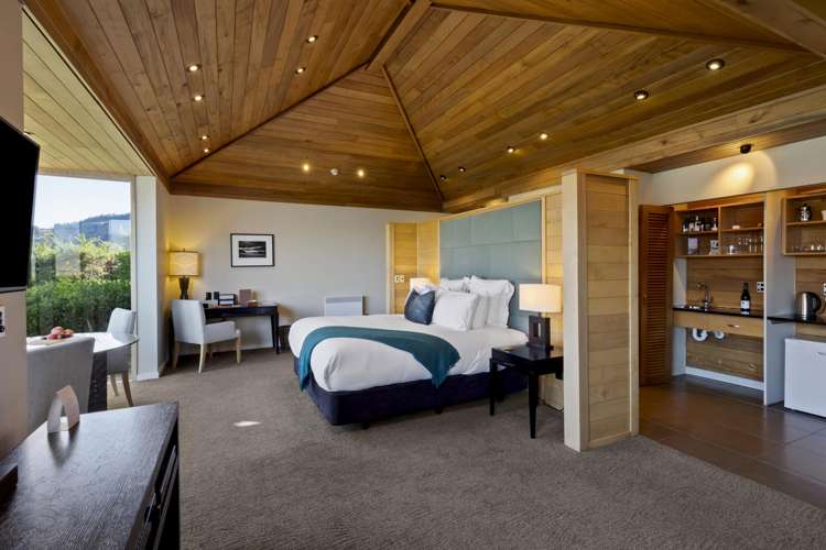 21 & 23 MacKinnon Terrace Sunshine Bay_34