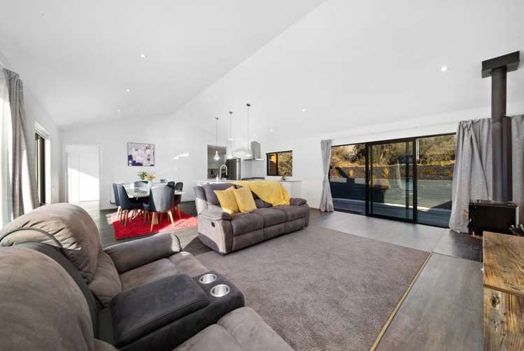 10 Falconer Rise Jacks Point_11