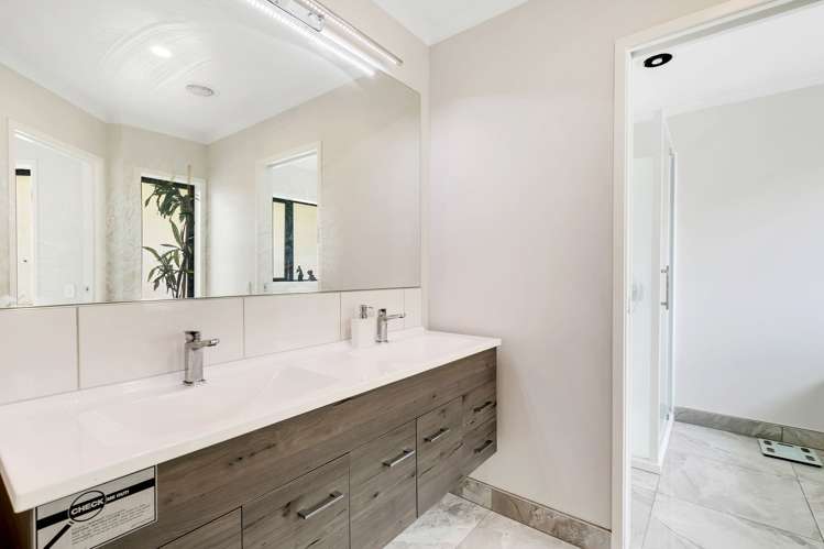 117 Queen Charlotte Drive Aotea_17