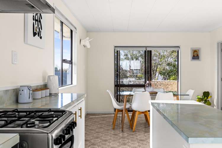 901A Dufferin Street Akina_8