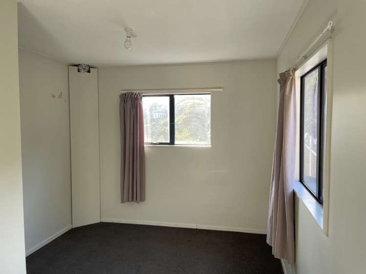 8a Parsons Glen Karori_6