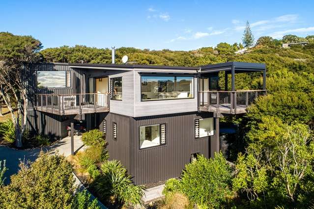 Grand Designs' Waiheke Island house sells for $3.55m - $1.2m above CV