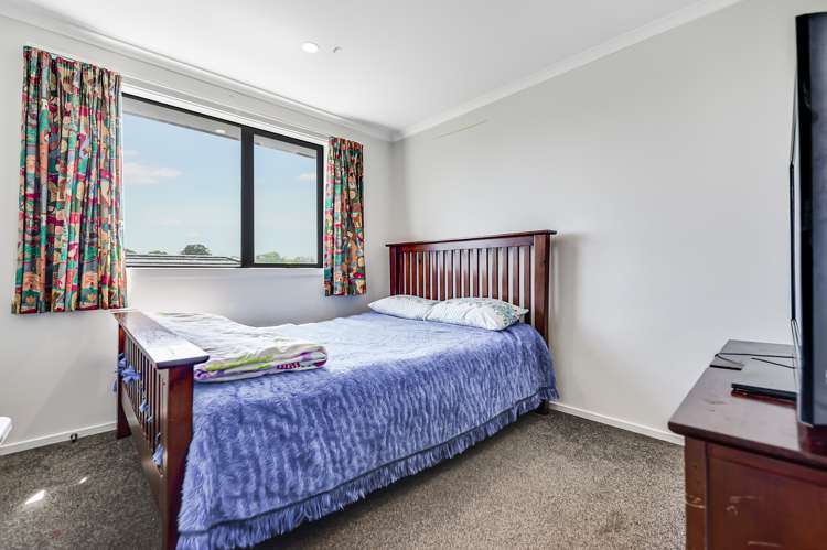 35 Cabourne Drive Glenview_16