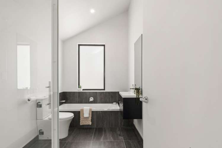 1/166 Queens Drive Lyall Bay_6