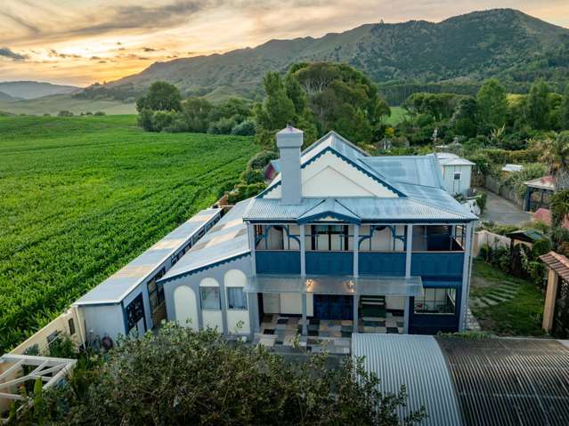 Artistic Paradise: A Timeless Retreat in Waimarama