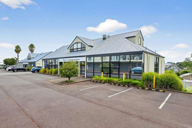 Units S, Q & R, 326 Sunset Road Mairangi Bay_4