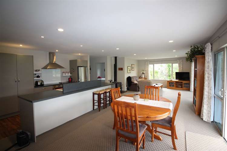 1736 Queen Charlotte Drive Anakiwa and Surrounds_16