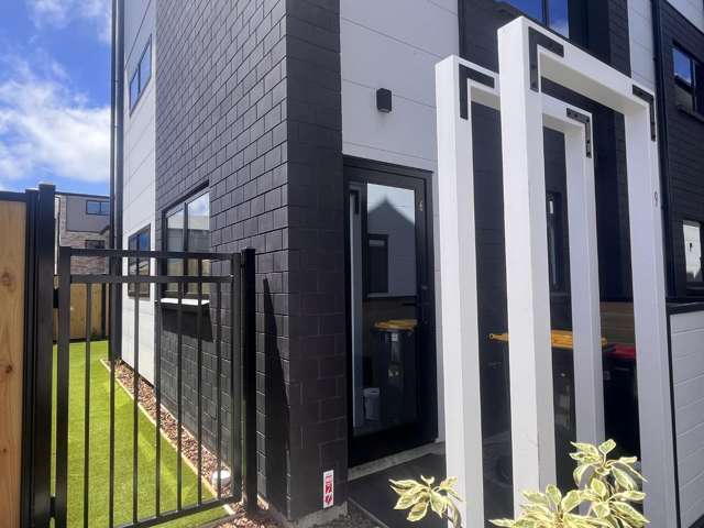 Two bedroom, 2 bathroom townhouse!