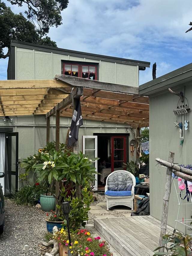 Tropical Coastal Cottage – short term, furnished