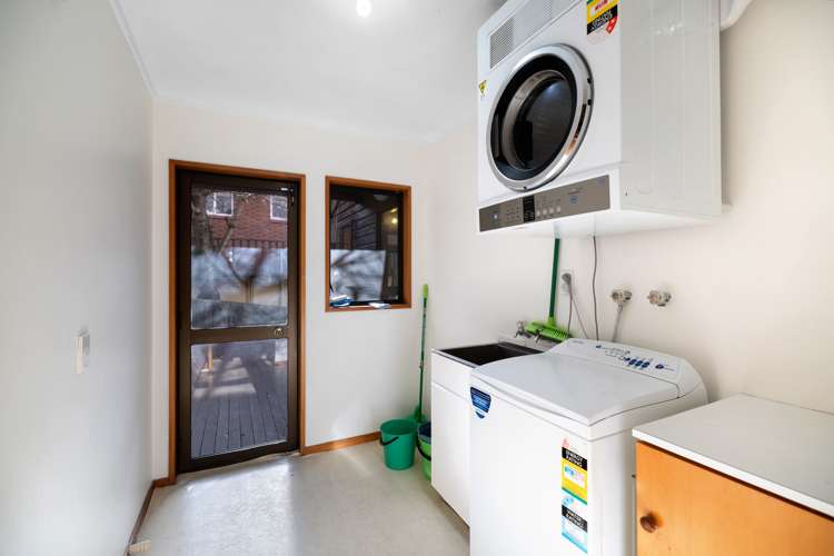 8 Avalon Crescent Fernhill/Sunshine Bay_23