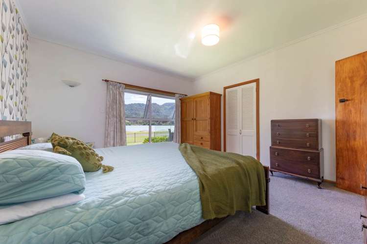 1214 Huia Road Huia_5