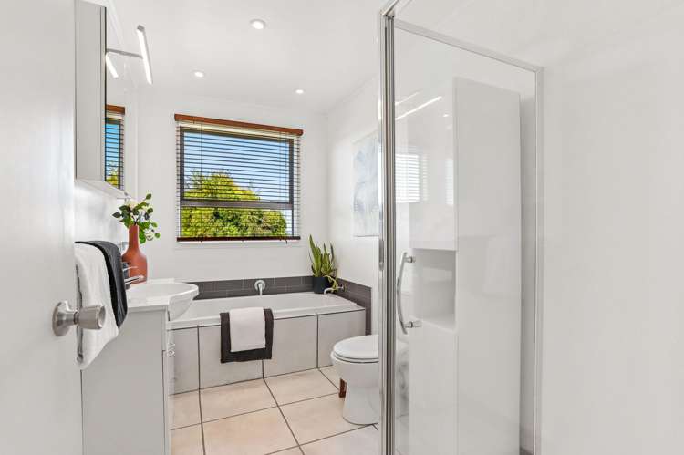 72 Golf Road New Lynn_13