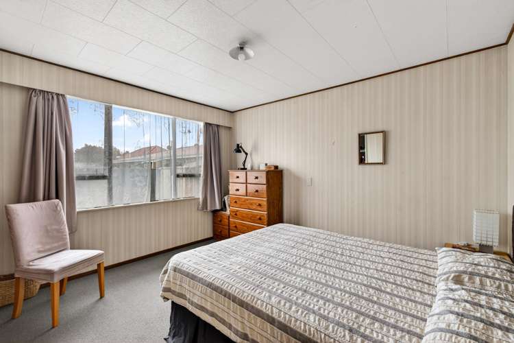 2A Read Crescent Clive_7