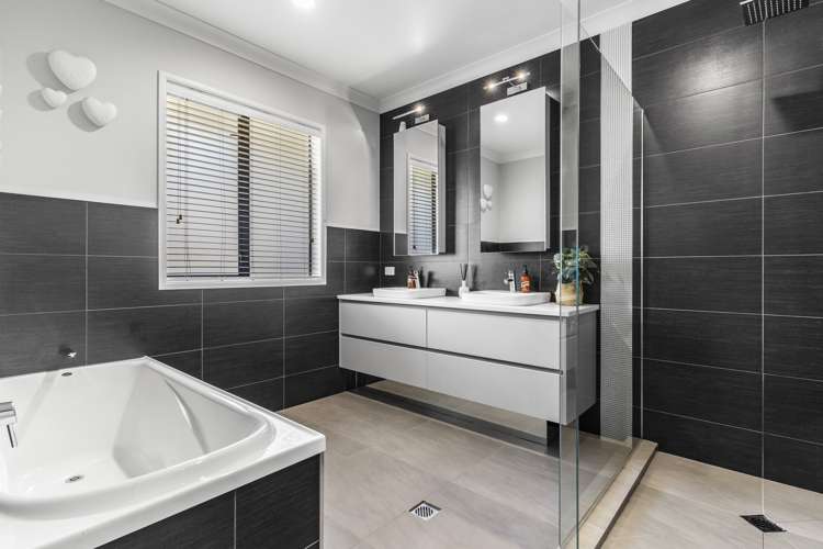 81 Whitford Park Road Whitford_30