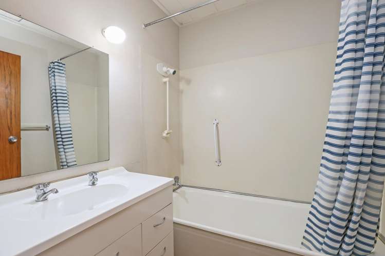 2/24 Middle Road Havelock North_10