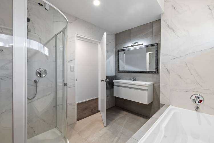 242a Lake Road Hauraki_16