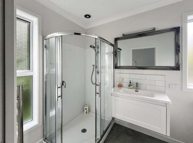 64 Chesham Avenue Waipahihi_8