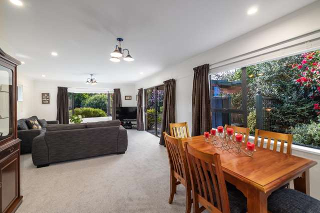 2/6 Goodall Place Redwood_4