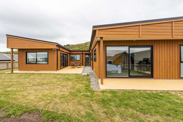 16 Red Beech Avenue Woodridge_1