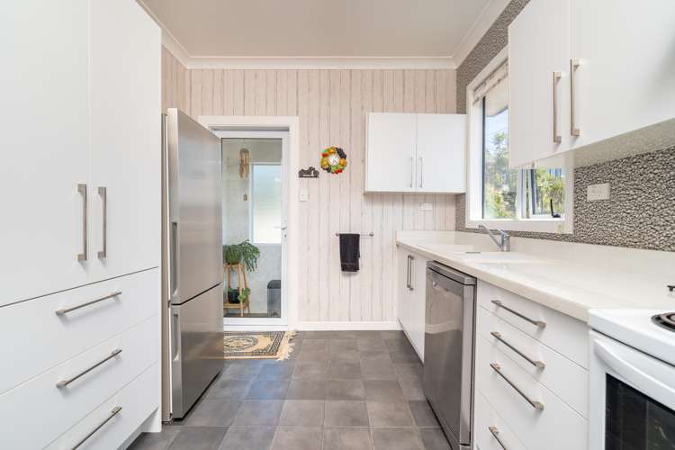 63 Easther Crescent Kew_12